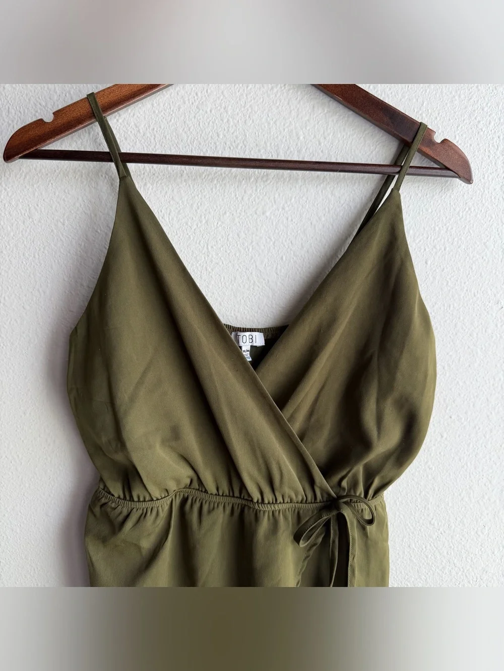 Tobi Olive Green Surplice Romper Shorts Medium Elastic Waist Lightweight Casual - Picture 2 of 15